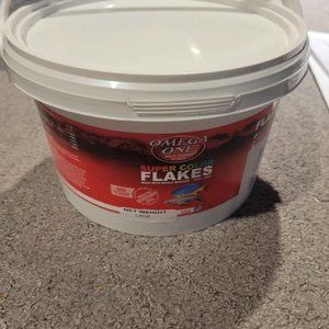 New sealed Omega one super color flakes jug 12oz